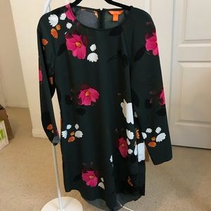 Like new green dress! Knee length for someone 5’2”